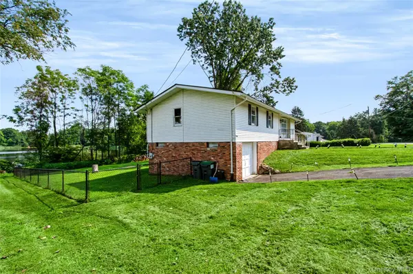 20 Seneca LN, Milton, NY 12547