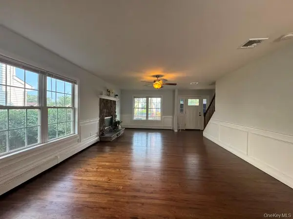 39 Seymour DR, Shirley, NY 11967