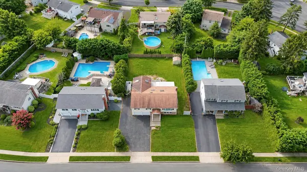 18 Dexter LN, Kings Park, NY 11754