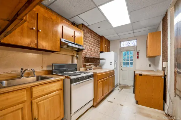 233 Sheridan AVE, Brooklyn, NY 11208