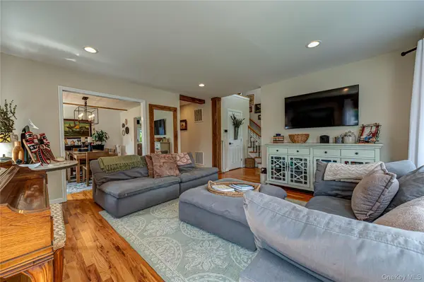 406 Vanderbilt BLVD, Oakdale, NY 11769