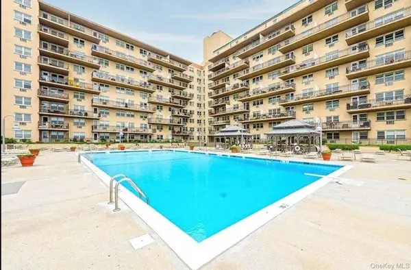 25 Neptune BLVD #4H, Long Beach, NY 11561