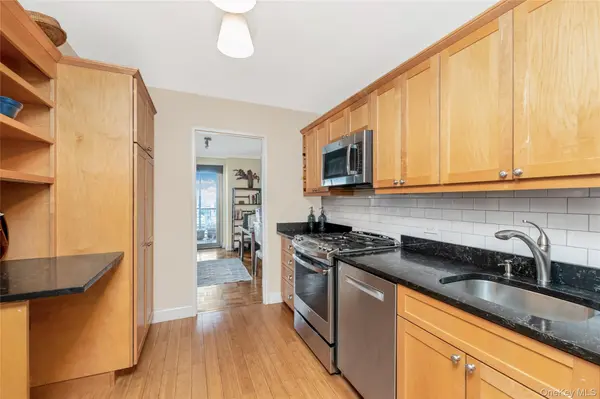2500 Johnson AVE #15R, Bronx, NY 10463