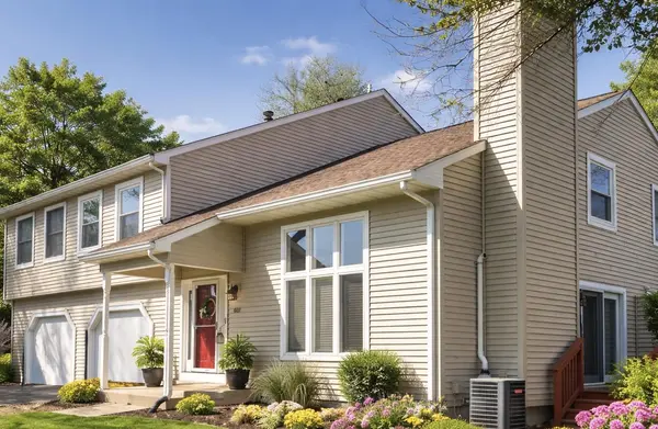 607 Weatherwood LN, Valparaiso, IN 46383