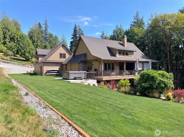 17345 Olympic Pl, Mount Vernon, WA 98274