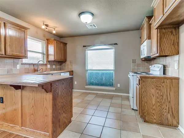 2327 Tortoise DR, Oklahoma City, OK 73130