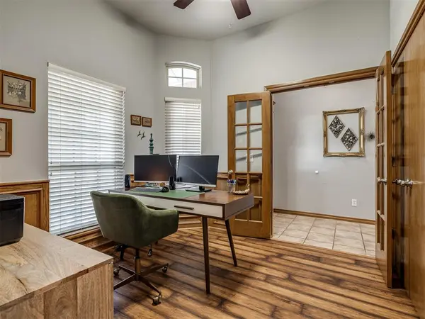 912 Regal RD, Yukon, OK 73099
