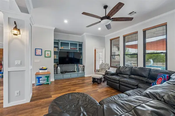 825 Liveoak LN, Blanchard, OK 73010