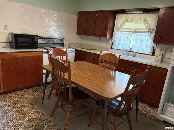525 MILLER ST, Nokomis, IL 62075