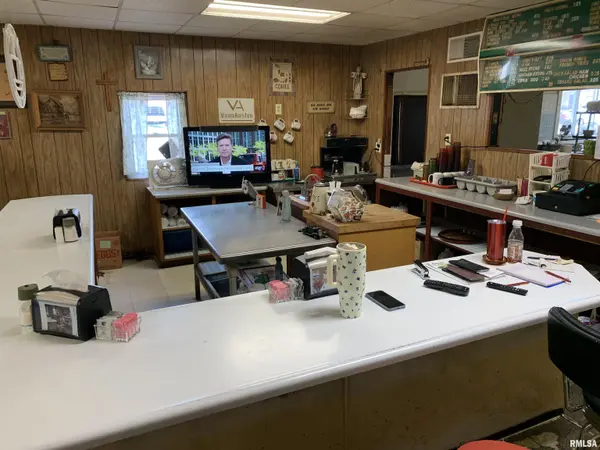 100 S MAIN ST, Alexis, IL 61412