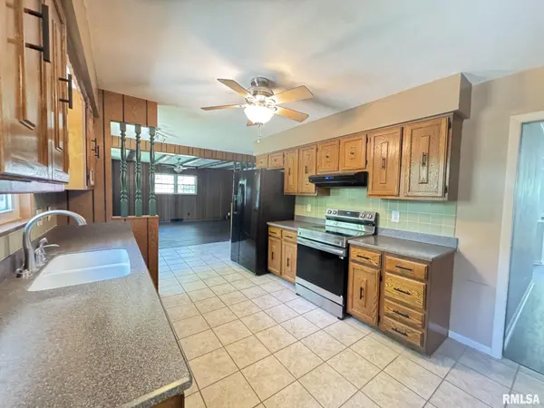 3307 W SAYMORE LN, Peoria, IL 61615
