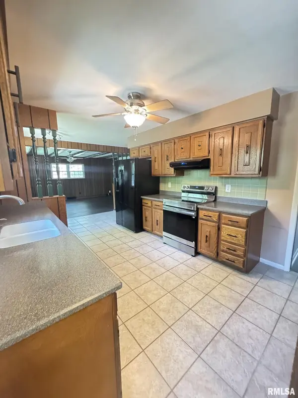 3307 W SAYMORE LN, Peoria, IL 61615