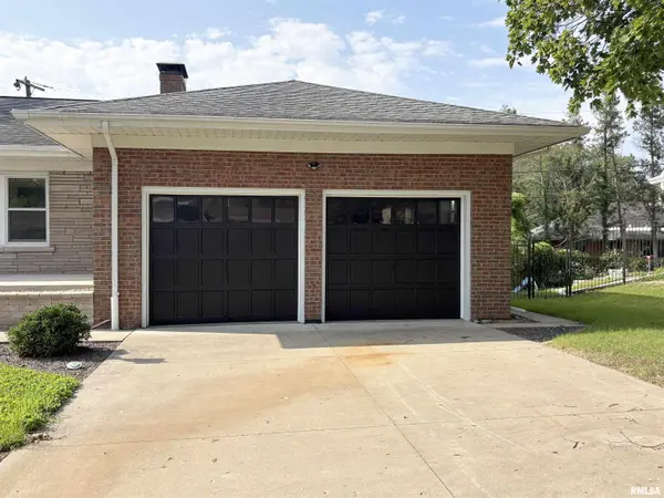 502 W CRESTWOOD DR, Peoria, IL 61614