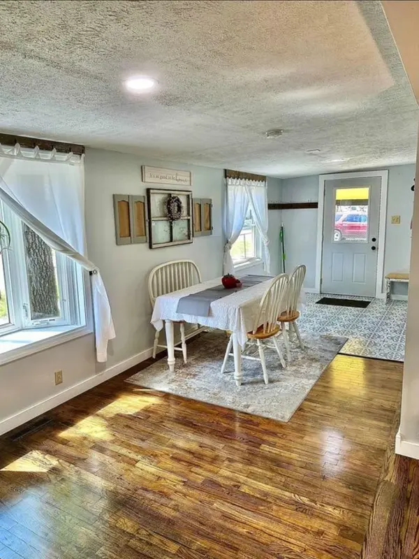 327 Houston St, Winfield, KS 67156