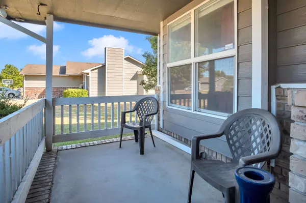 517 Clover Lane, Hesston, KS 67062