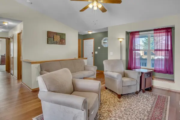 517 Clover Lane, Hesston, KS 67062
