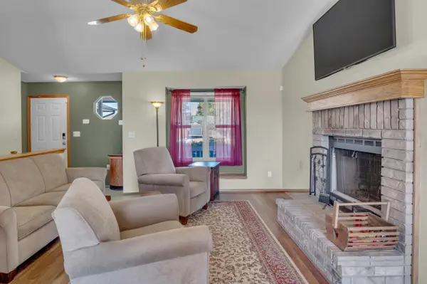 517 Clover Lane, Hesston, KS 67062
