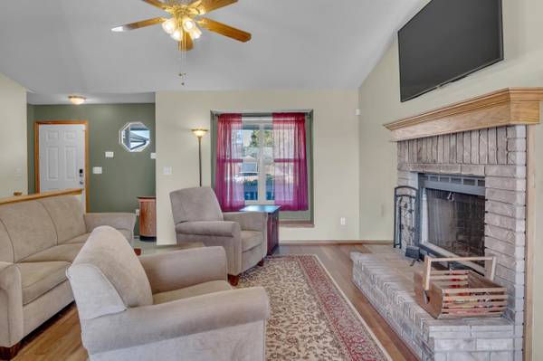 517 Clover Lane, Hesston, KS 67062