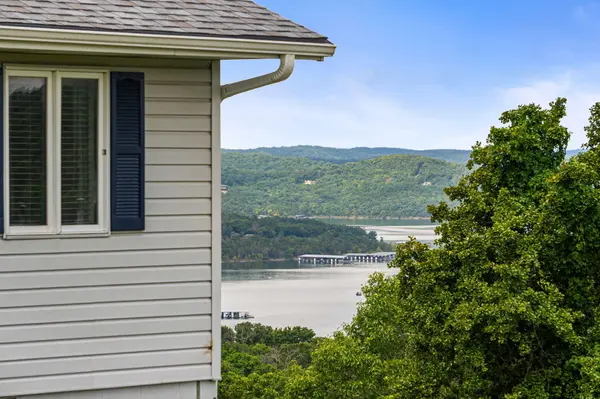 43 Irish Hills Boulevard, Kimberling City, MO 65686