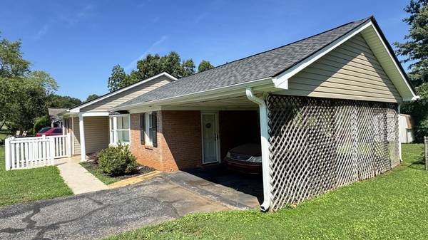 136 Raintree Dr, Spartanburg, SC 29301