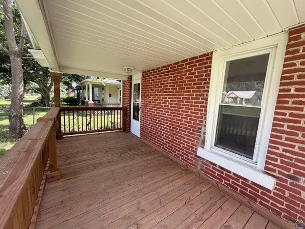 420 SW Clay ST, Topeka, KS 66606