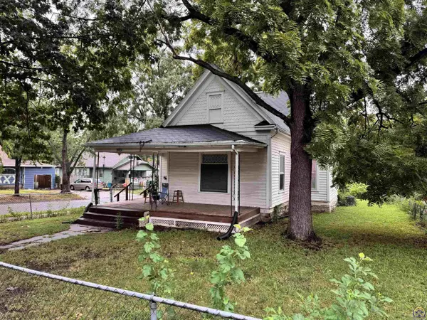 1523 SW Western AVE, Topeka, KS 66604