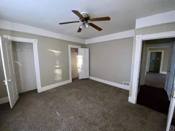 1912 SW Buchanan ST, Topeka, KS 66604