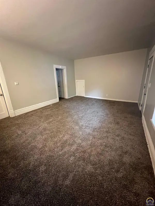 711 SW Buchanan ST, Topeka, KS 66606