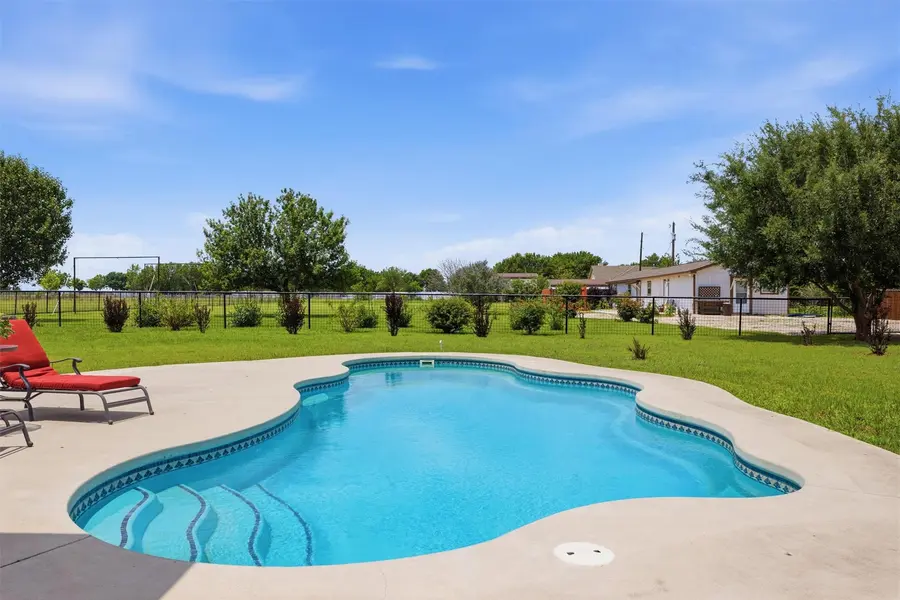 339 County Road 368, Taylor, TX 76574