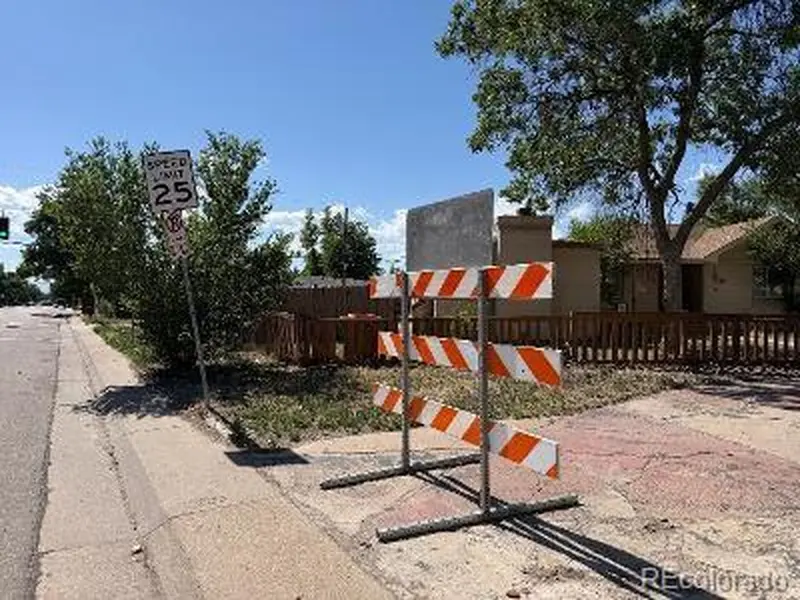 1709 Paris, Aurora, CO 80010