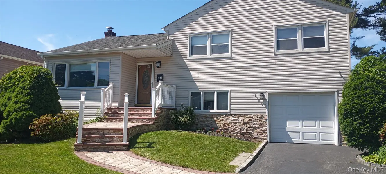 2669 Grayson DR, East Meadow, NY 11554