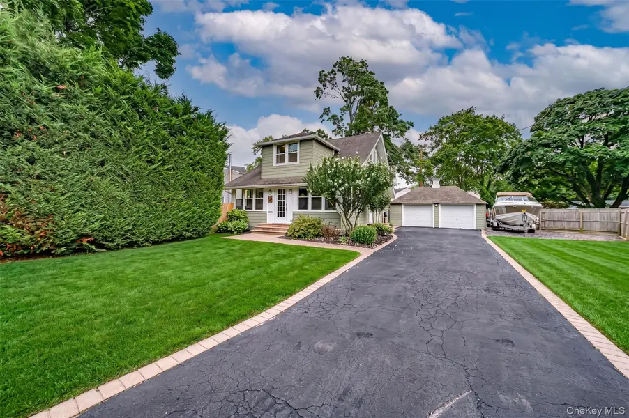 116 Railroad AVE, Saint James, NY 11780