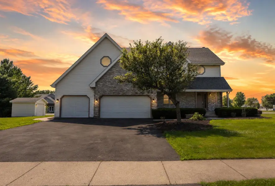 9302 Mallard LN, St. John, IN 46373