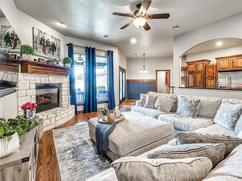 4608 Shoreside DR, Tuttle, OK 73089