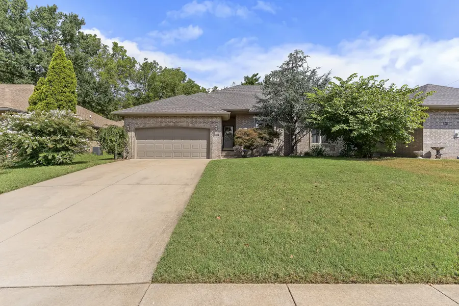 3111 W Sunset ST, Springfield, MO 65807