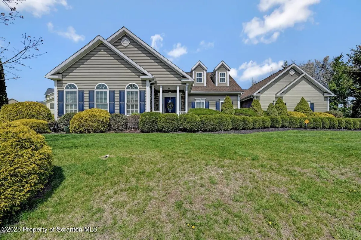 1015 Circle Green DR #L 25, South Abington Twp, PA 18411