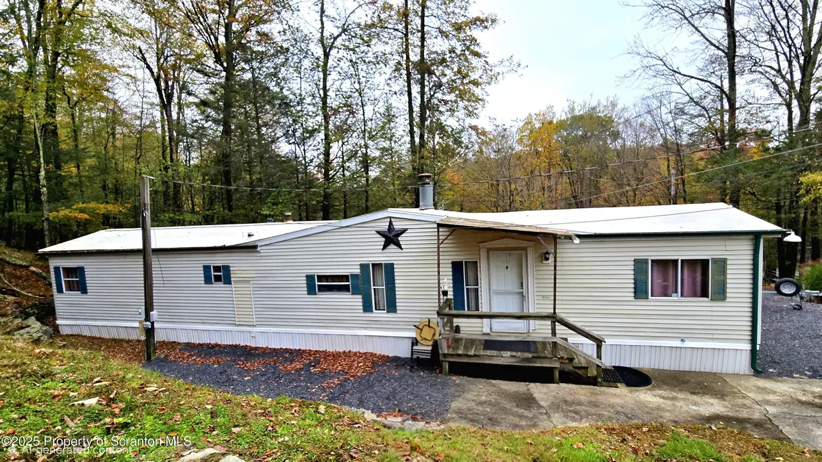 177 Southerton LN, Greentown, PA 18426