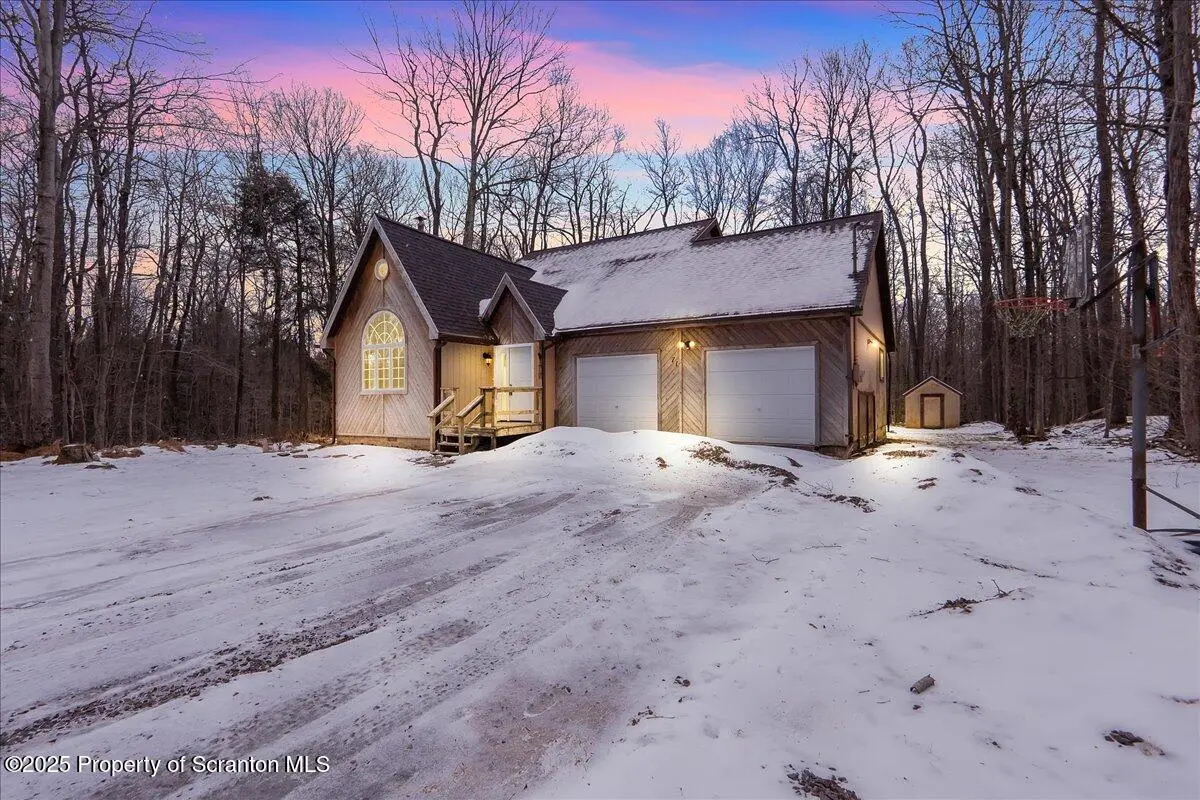 1103 Apache TRL, Gouldsboro, PA 18424