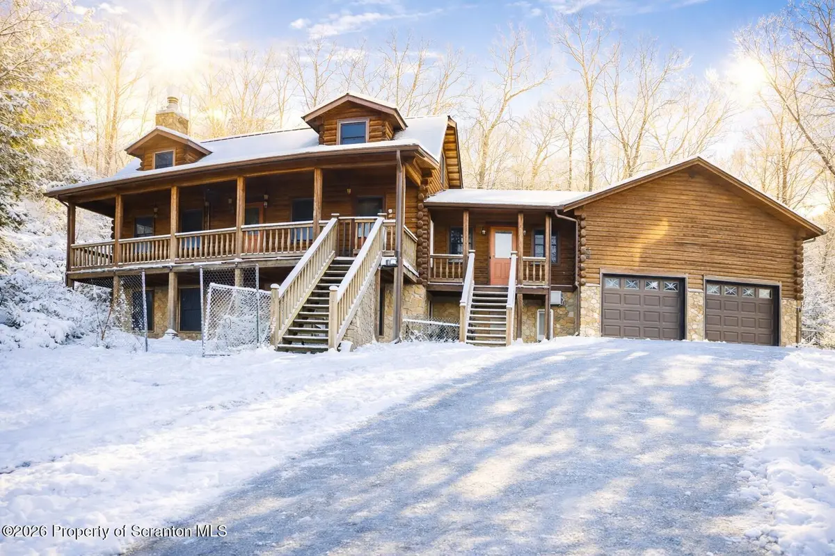 38 Cedar RDG, Hawley, PA 18428
