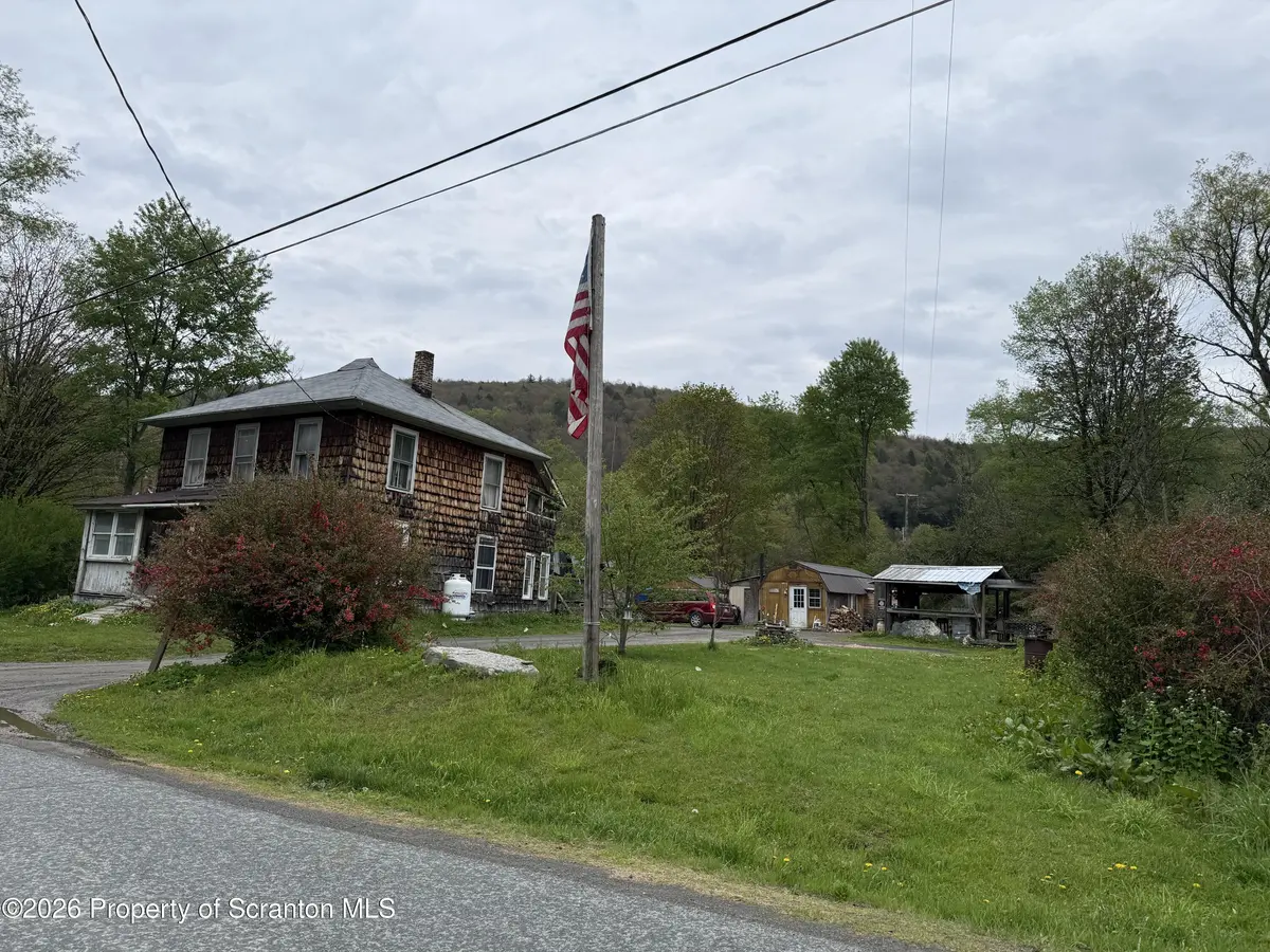 572 Winterdale RD, Starlight, PA 18461