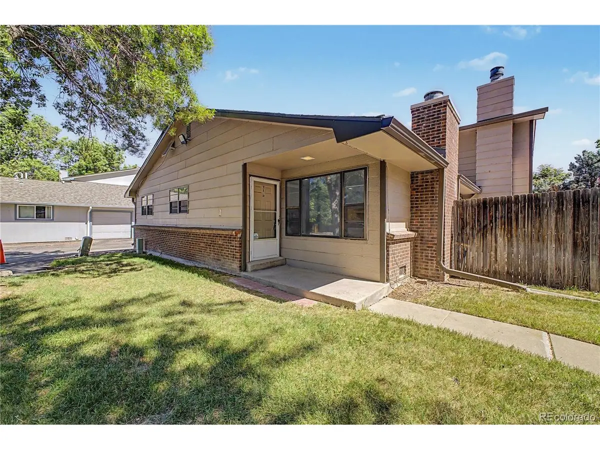 21 Newark #D, Aurora, CO 80012