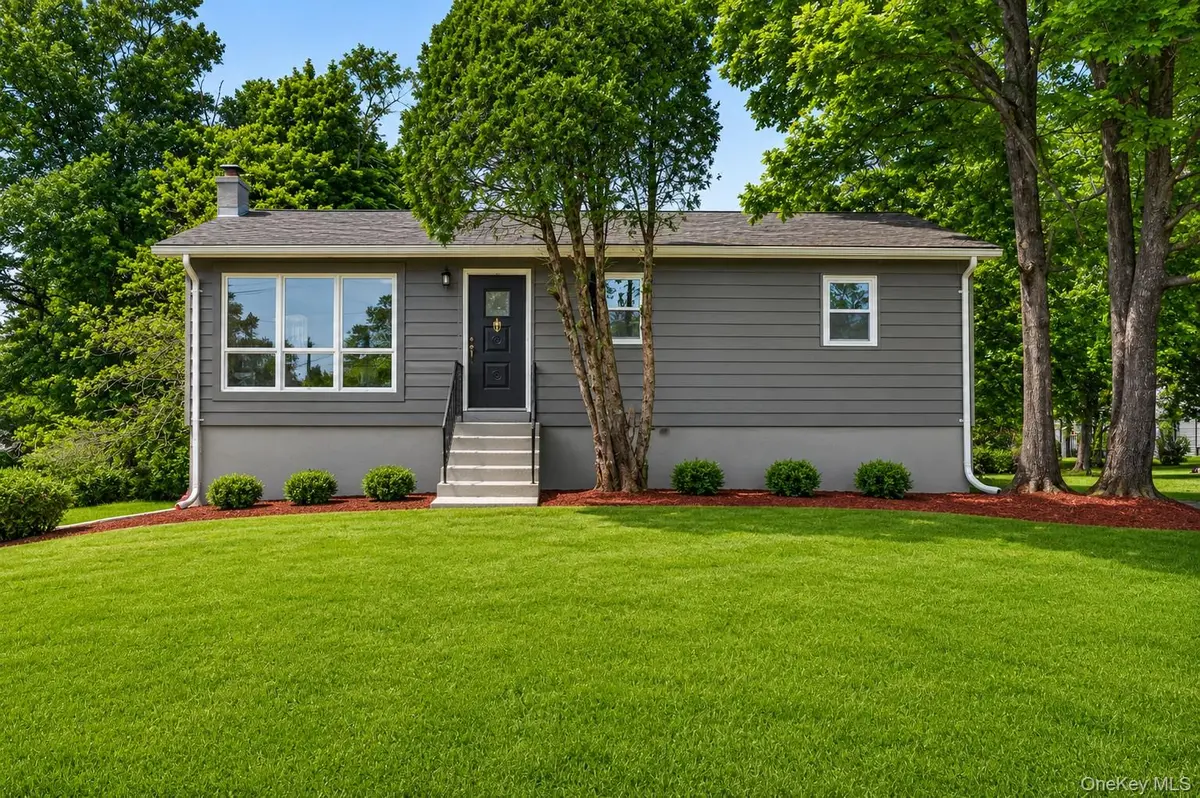 4 Maple LN, Monroe, NY 10950