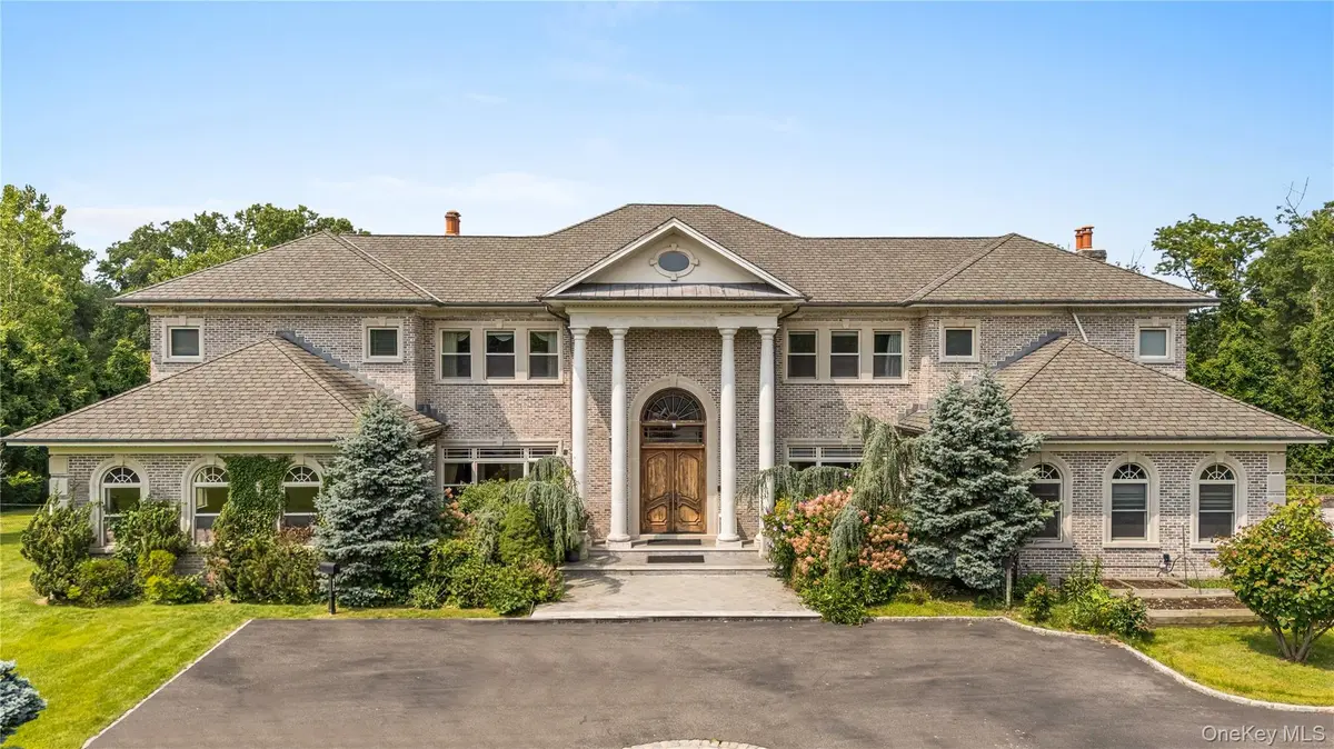 3 Valentine Farm CT, Old Brookville, NY 11545
