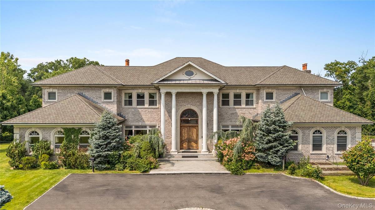 3 Valentine Farm CT, Old Brookville, NY 11545