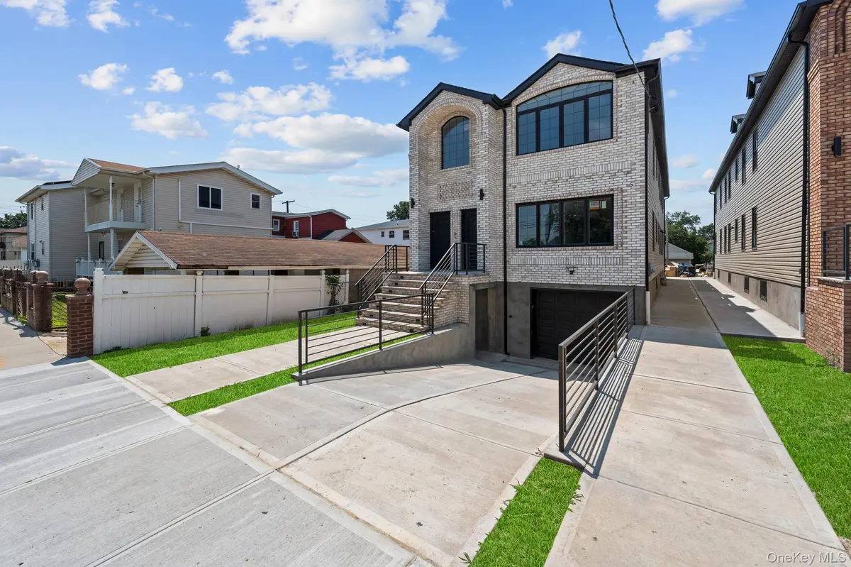 21950 143rd AVE, Springfield Gardens, NY 11413