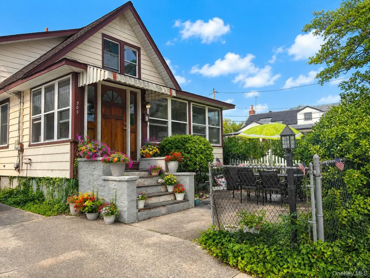 305 Bayville AVE, Bayville, NY 11709