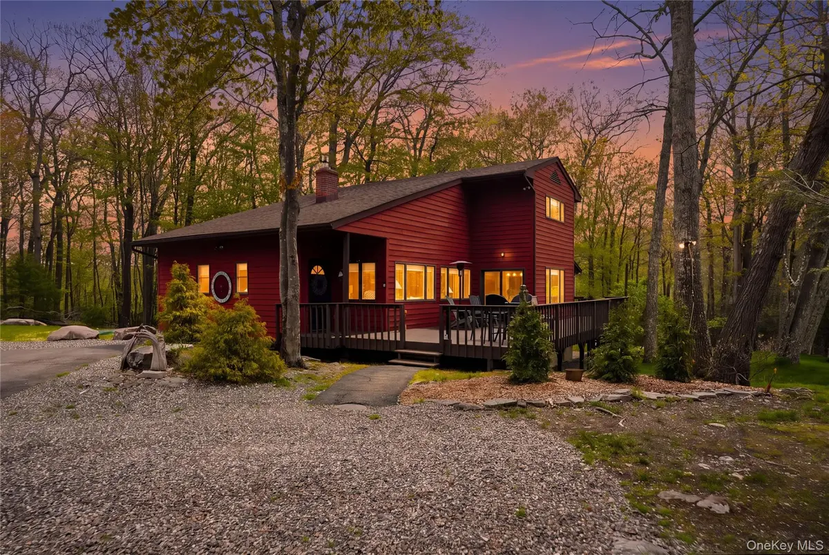 8 Division RD, Wurtsboro, NY 12790