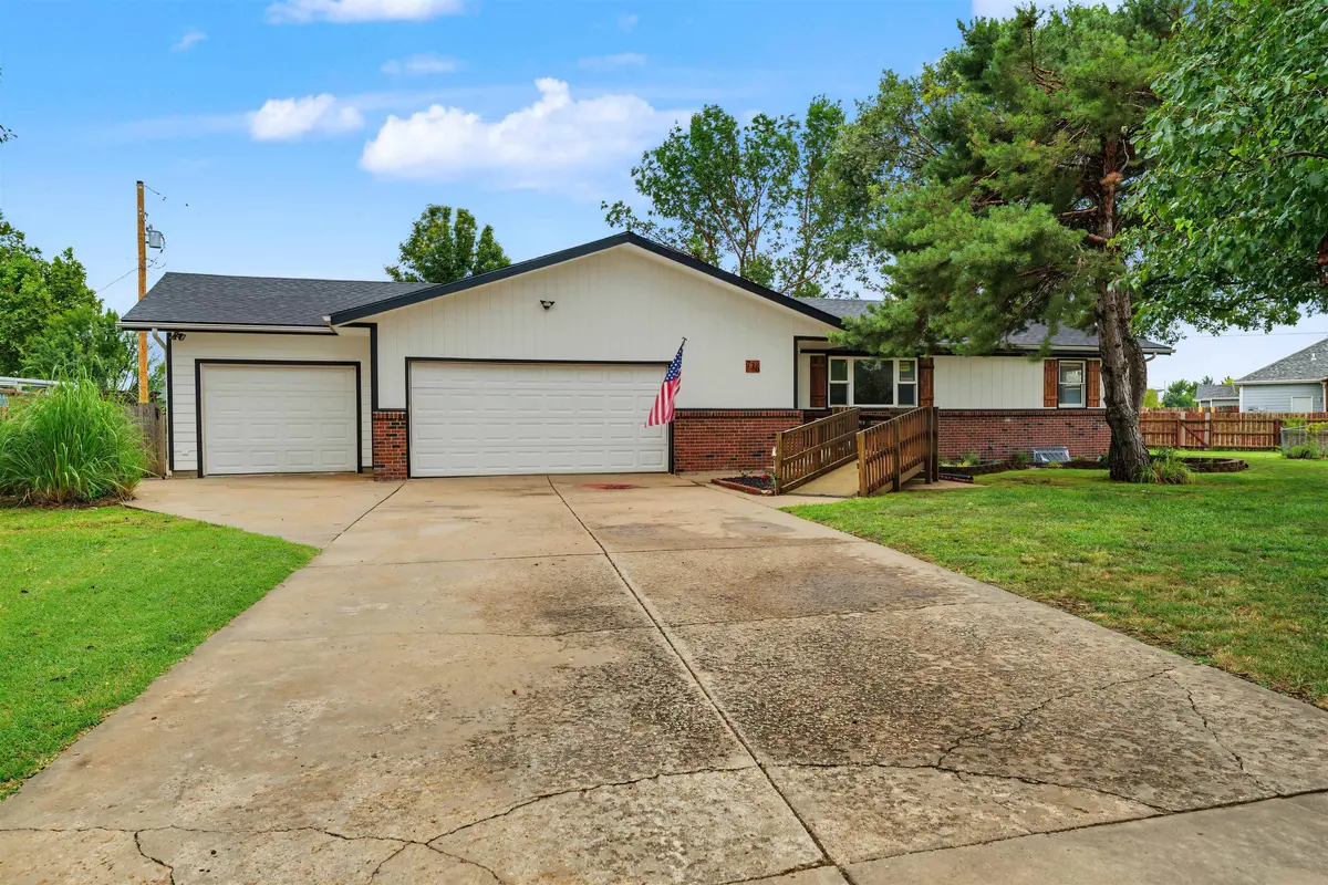 736 Scott Ave, Salina, KS 67401