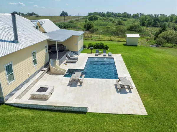 2210 FM 615, Schulenburg, TX 78956