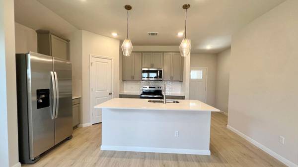 212 Rock Springs DR, Marble Falls, TX 78654